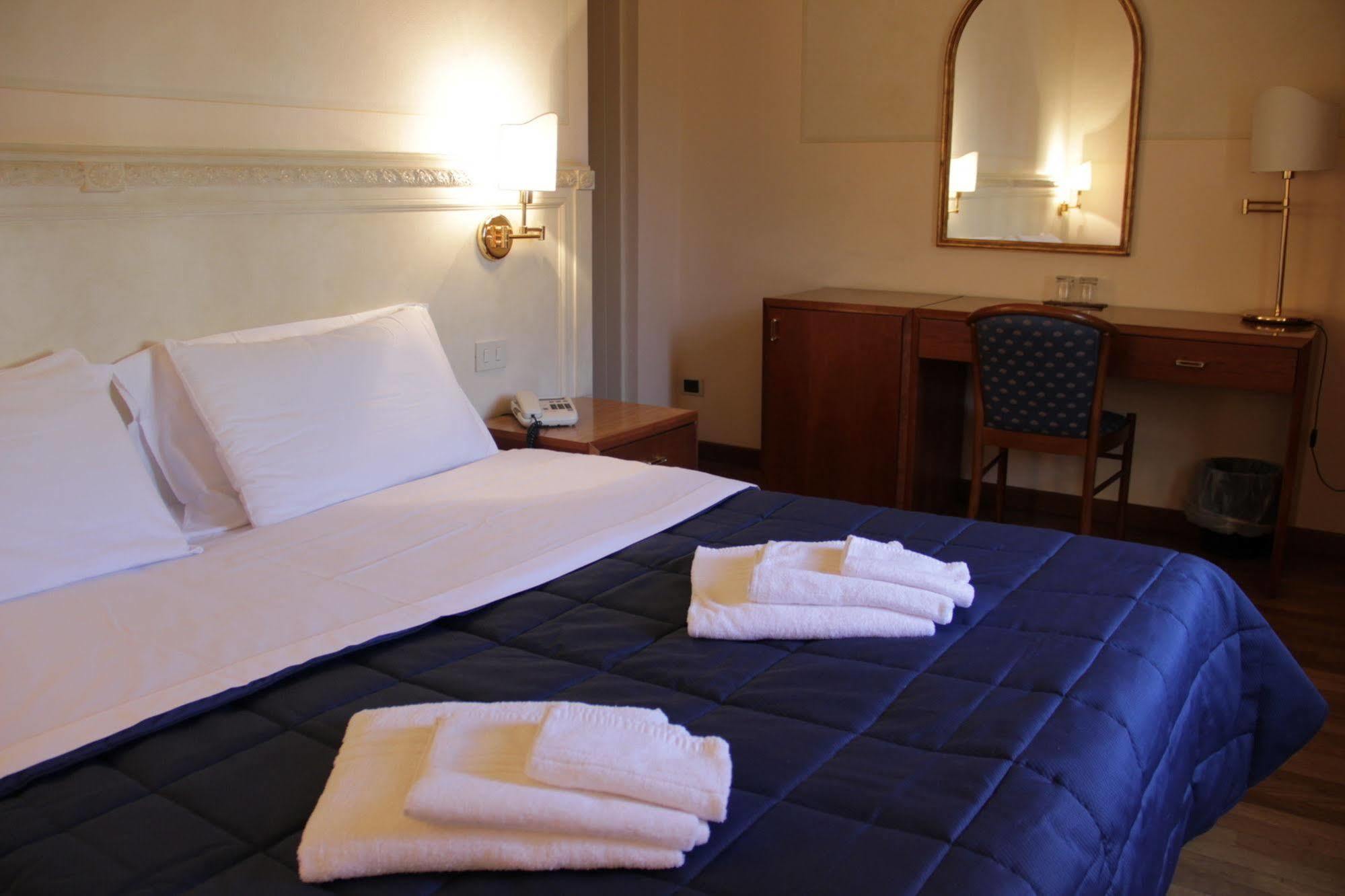 Hotel Posta Cecina  Eksteriør billede
